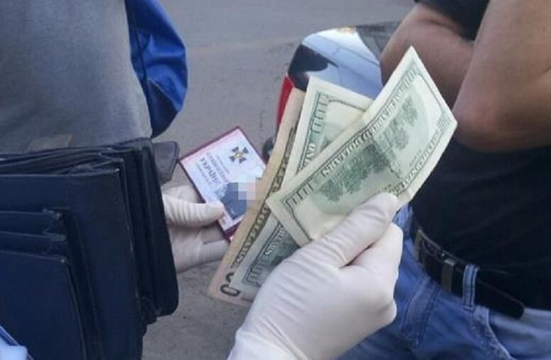 На Волыни на взятке поймали СБУ-шника На Волыни на взятке поймали СБУ-шника