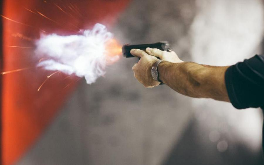 Массовая стычка со стрельбой вспыхнула у завода в Харькове: есть раненые