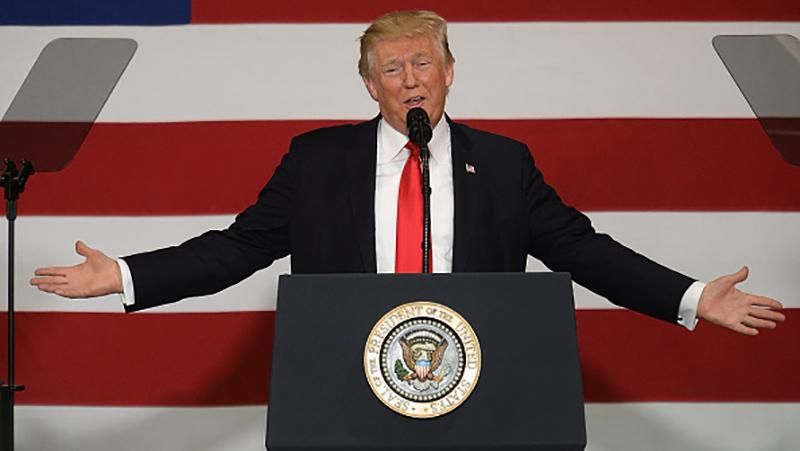 Трамп пожертвує 1 мільйон доларів постраждалим від урагану "Харві" Трамп пожертвує 1 мільйон доларів постраждалим від урагану "Харві"