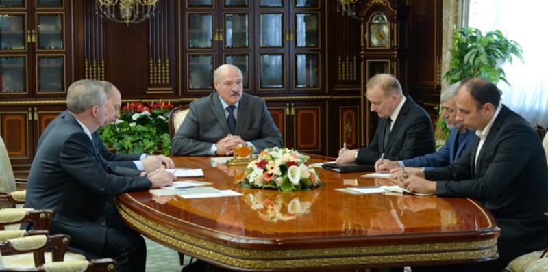 Космічний корабель, – як Лукашенка вразила поїздка на Tesla Ілона Маска
Космічний корабель, – як Лукашенка вразила поїздка на Tesla Ілона Маска