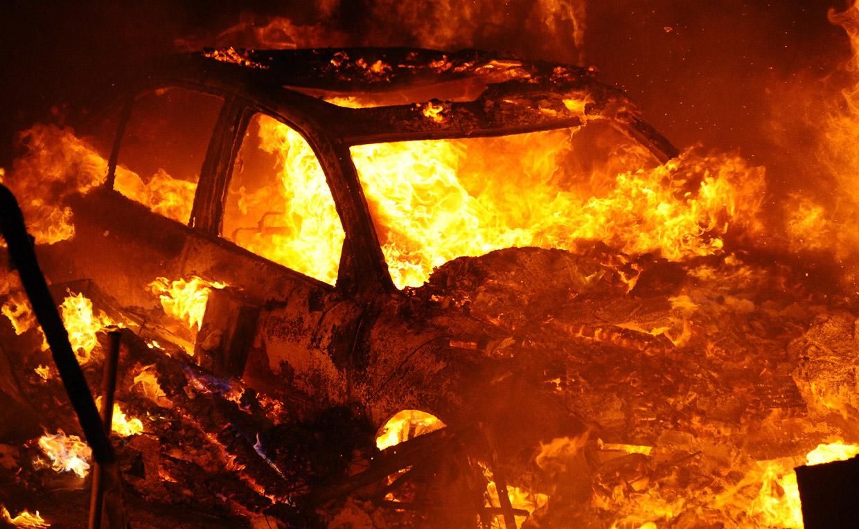 На Львовщине сожгли автомобиль сотрудника СБУ