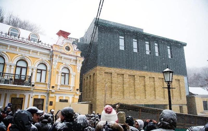 Кличко заборонив "ГогольFestу" проводити заходи в театрі на Подолі через "агресивних активістів"