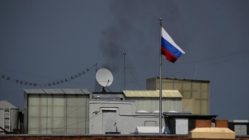 Заметают следы: над консульством России в США видели черный дым – красноречивые фото