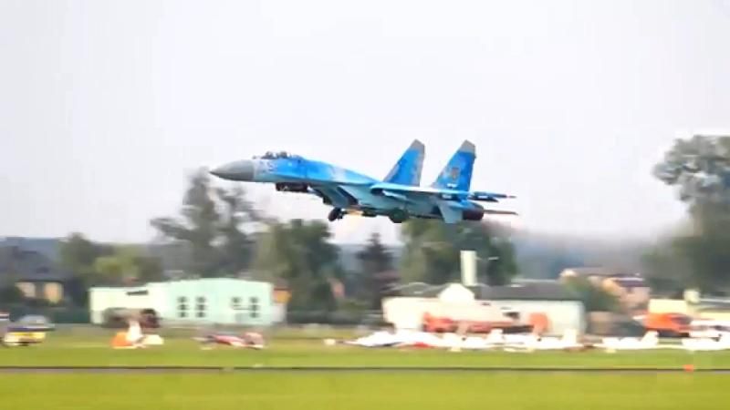 Українці демонструватимуть фігури вищого пілотажу на авіашоу у Чехії
Українці демонструватимуть фігури вищого пілотажу на авіашоу у Чехії