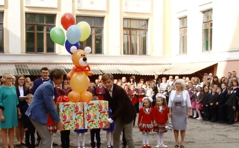 Хокеїсти клубу "Донбас" вирішили здивувати вихованців дитячих будинків та інтернатів
