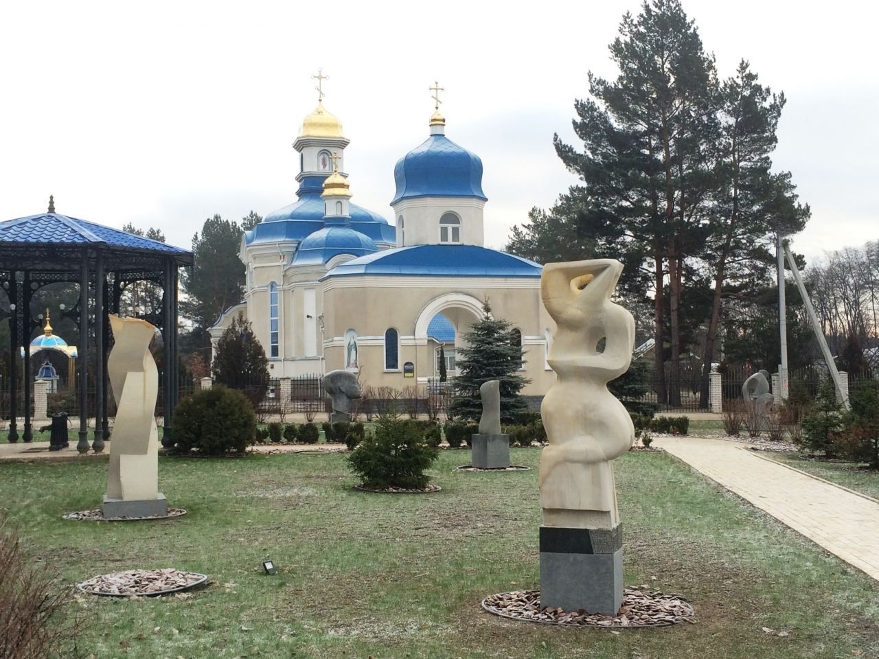 На Київщині розбудовують казкове село