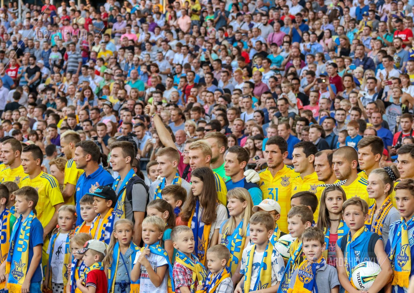В Харькове перед футбольным поединком прошел фан-марш болельщиков