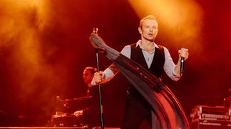 Вакарчука поймали в компании известного российского музыканта: фотофакт