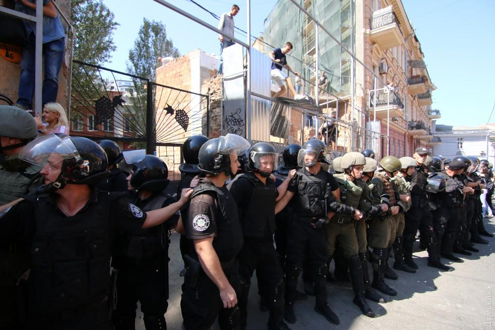 Столкновения на строительстве в Одессе: появилось зрелищное видео