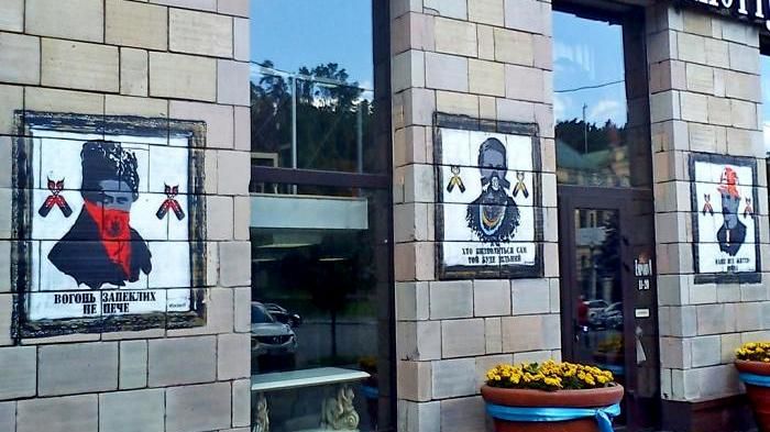 Вакарчук різко прокоментував знищення "Ікон революції" у Києві Вакарчук різко прокоментував знищення "Ікон революції" у Києві