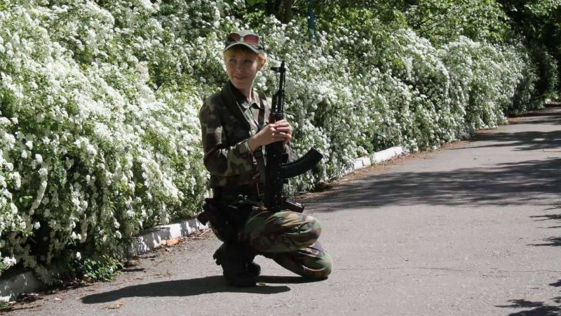 Снайпер показала, як знищила двох бойовиків у ніч свята Незалежності Снайпер показала, як знищила двох бойовиків у ніч свята Незалежності