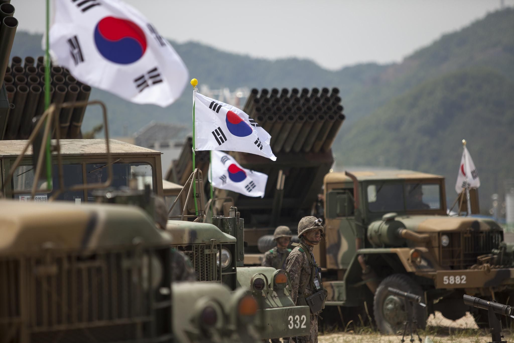 Южная Корея ответила соседям ракетными учениями