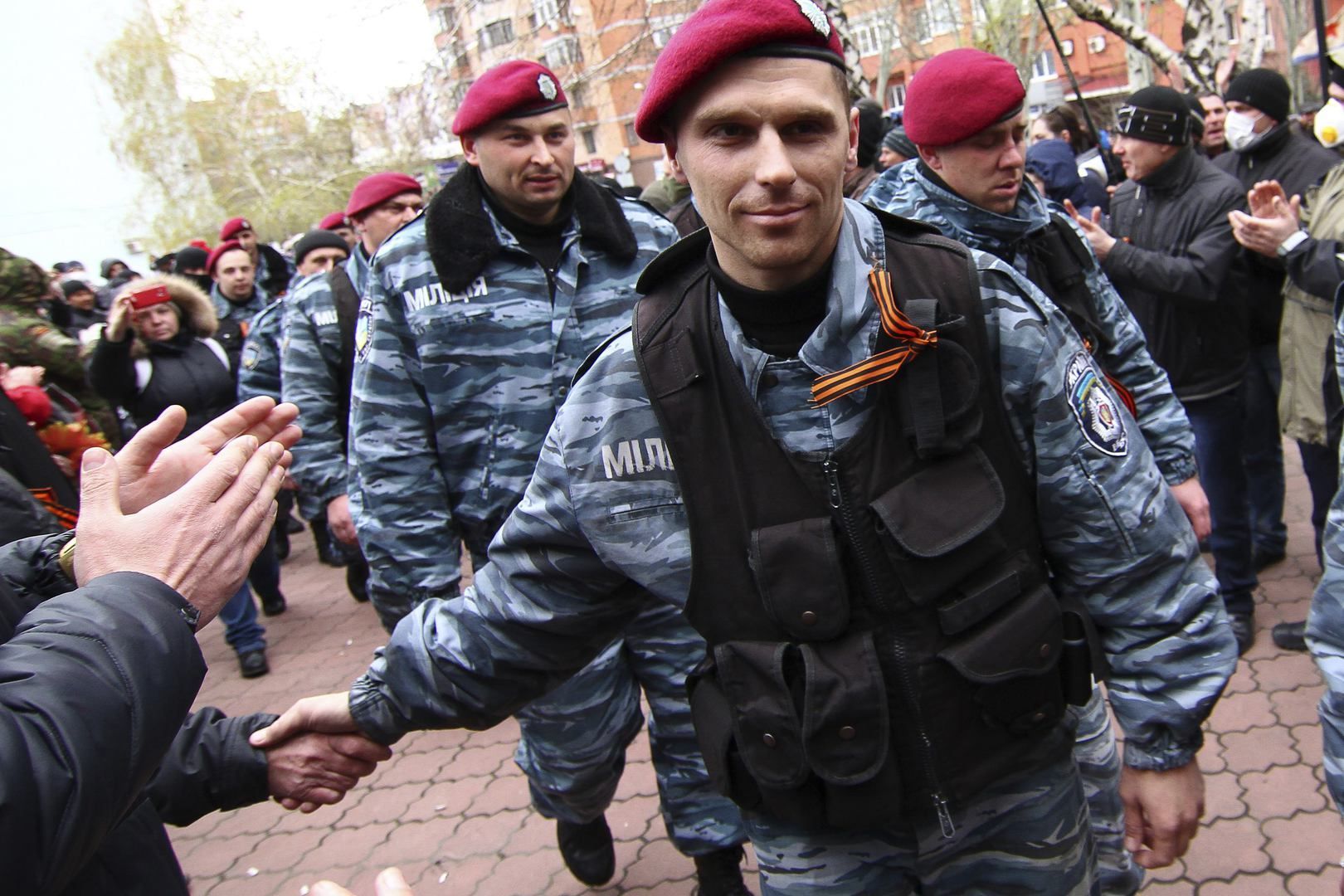 Беркутівцям-зрадникам роздали нагороди Беркутівцям-зрадникам роздали нагороди