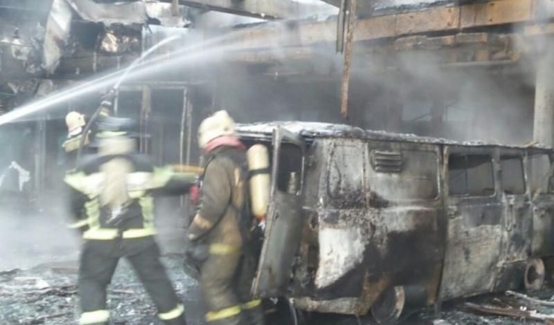 Теракт чи підпал: вантажівка з газовими балонами в'їхала у будівлю у Єкатеринбурзі
Теракт чи підпал: вантажівка з газовими балонами в'їхала у будівлю у Єкатеринбурзі