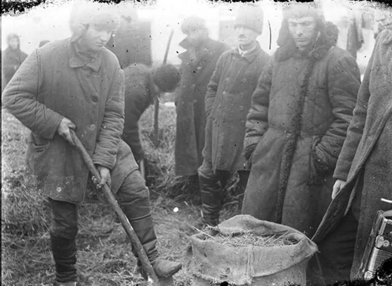 Голодомор, коллективизация, Первая мировая: в Покровске открыли уникальную фотовыставку Голодомор, коллективизация, Первая мировая: в Покровске открыли уникальную фотовыставку