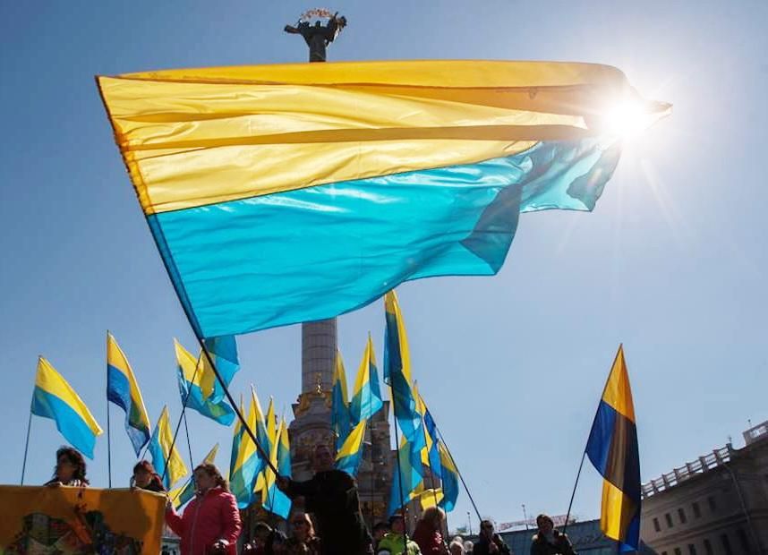 Как россияне реагируют на флаг Украины: появилось видео