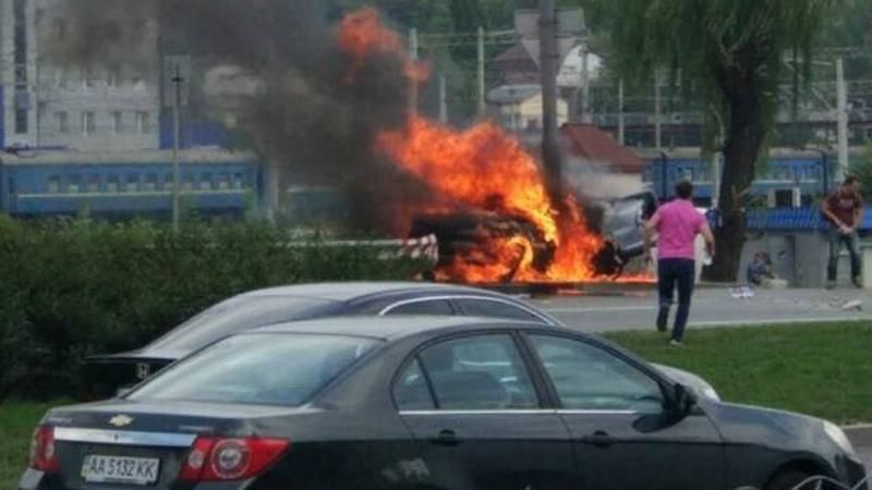 ДТП завершилось неистовым пожаром и взрывом в Киеве