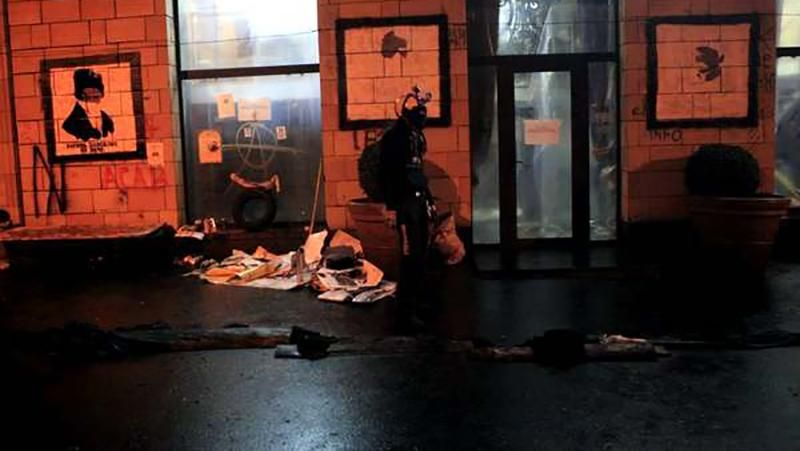 Автор "Икон Революции" порадовал новостью по возобновлению граффити Автор "Икон Революции" порадовал новостью по возобновлению граффити