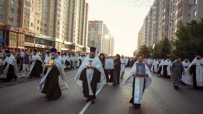 В России устроили крестный ход против шашлычной В России устроили крестный ход против шашлычной