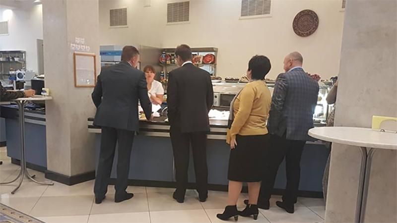 Скільки коштує обід депутата: ціни у їдальні Верховної Ради суттєво підскочили догори 