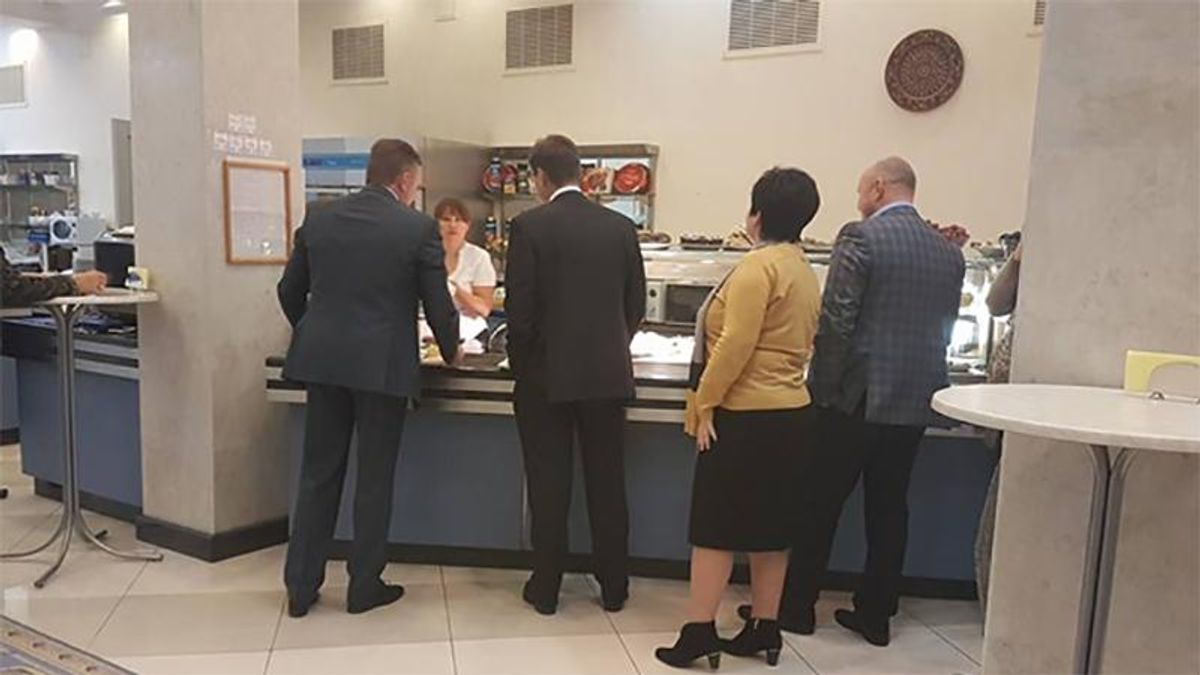 Сколько стоит обед депутата: цены в столовой Верховной Рады существенно подскочили вверх Сколько стоит обед депутата: цены в столовой Верховной Рады существенно подскочили вверх