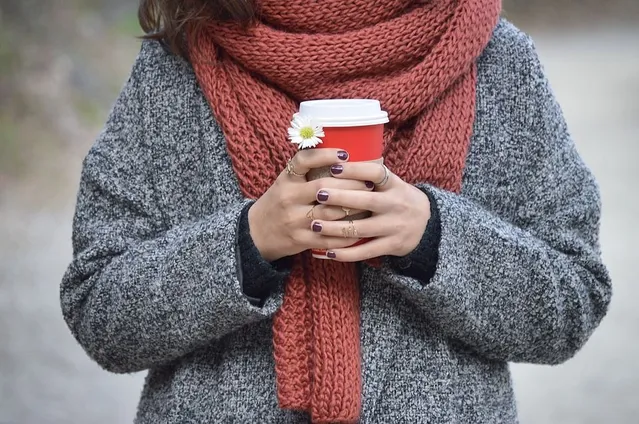 Яскравий і теплий шарф – обов'язковий аксесуар восени 