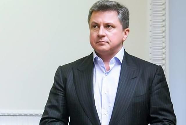 В Києві суд арештував 10 рахунків у банках сина Азарова