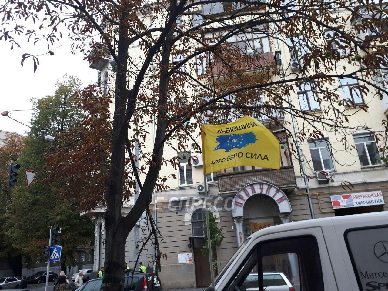 Під ВР відбувається мітинг власників авто на іноземних номерах: протестувальники перекрили вулицю Під ВР відбувається мітинг власників авто на іноземних номерах: протестувальники перекрили вулицю