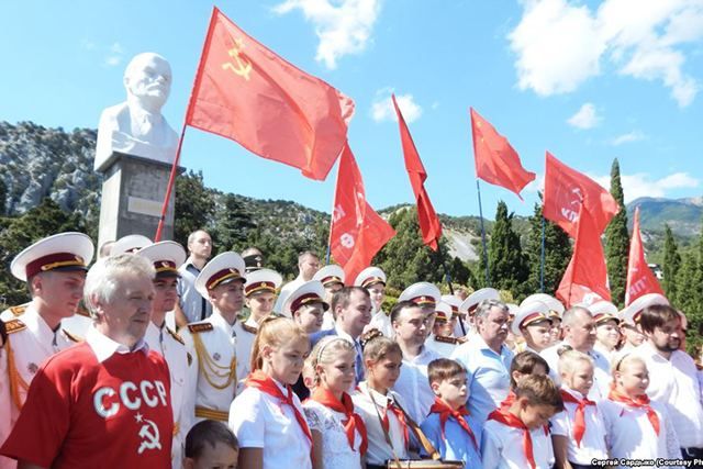Російські окупанти відкрили у Криму пам'ятник Леніну