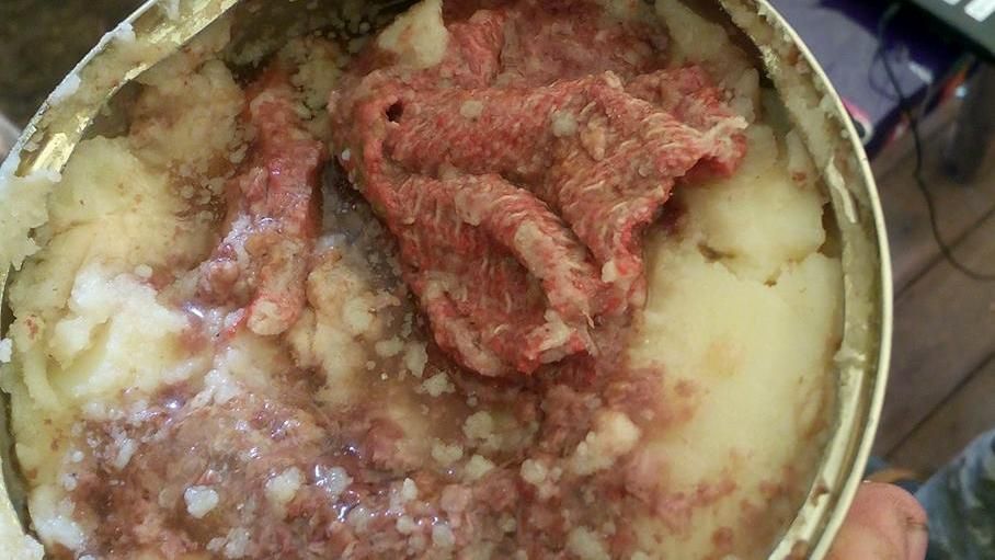 Военные нашли в консерве для ВСУ строительную перчатку: фотофакт Военные нашли в консерве для ВСУ строительную перчатку: фотофакт