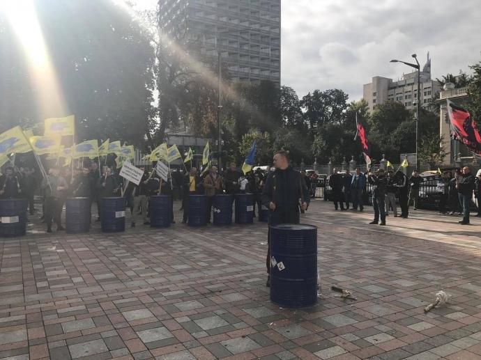 Мітинг автомобілістів в Києві продовжується - фото