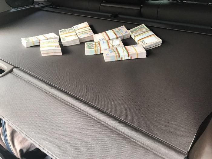 Податківця впіймали на хабарі у мільйон: фото Податківця впіймали на хабарі у мільйон: фото