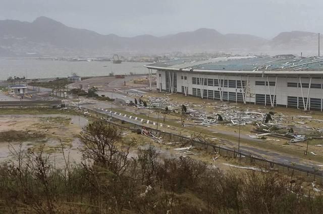 Ураган Ирма разрушил аэропорт Принцессы Юлианы: фото последствий
