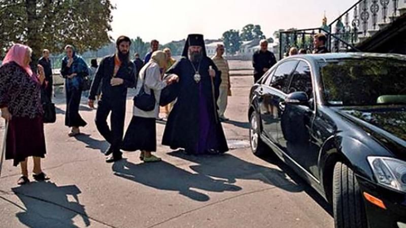 Опальный священник Лавры Павел похвастался одеждой от известных брендов Опальный священник Лавры Павел похвастался одеждой от известных брендов