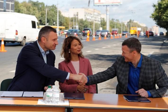 Віталій Кличко: Відтепер якість і вартість нових столичних доріг моніторитимуть незалежні міжнародні експерти Віталій Кличко: Відтепер якість і вартість нових столичних доріг моніторитимуть незалежні міжнародні експерти