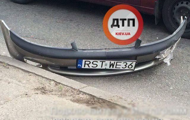 Неизвестные обстреляли в Киеве авто на польских номерах: есть раненые Неизвестные обстреляли в Киеве авто на польских номерах: есть раненые