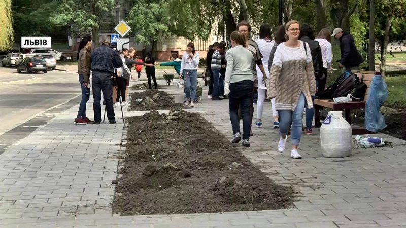 Місто мільйона троянд: як переселенці зі Сходу відтворили у Львові частинку Донецьку
