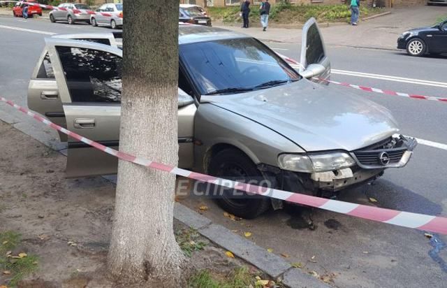 Обстріл автомобіля в Києві: з’явилося відео з місця події