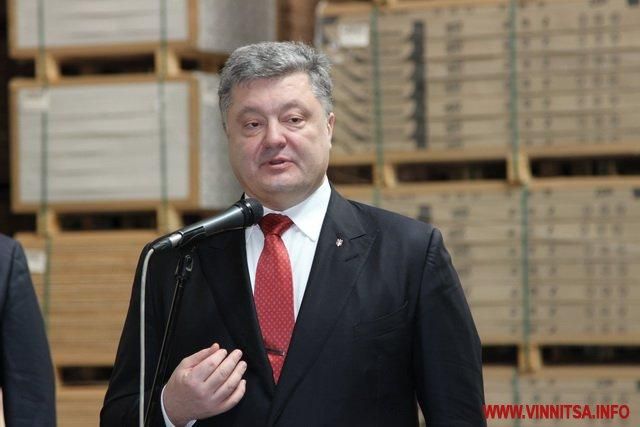 Порошенко запропонував лікувати селян по Інтернету 