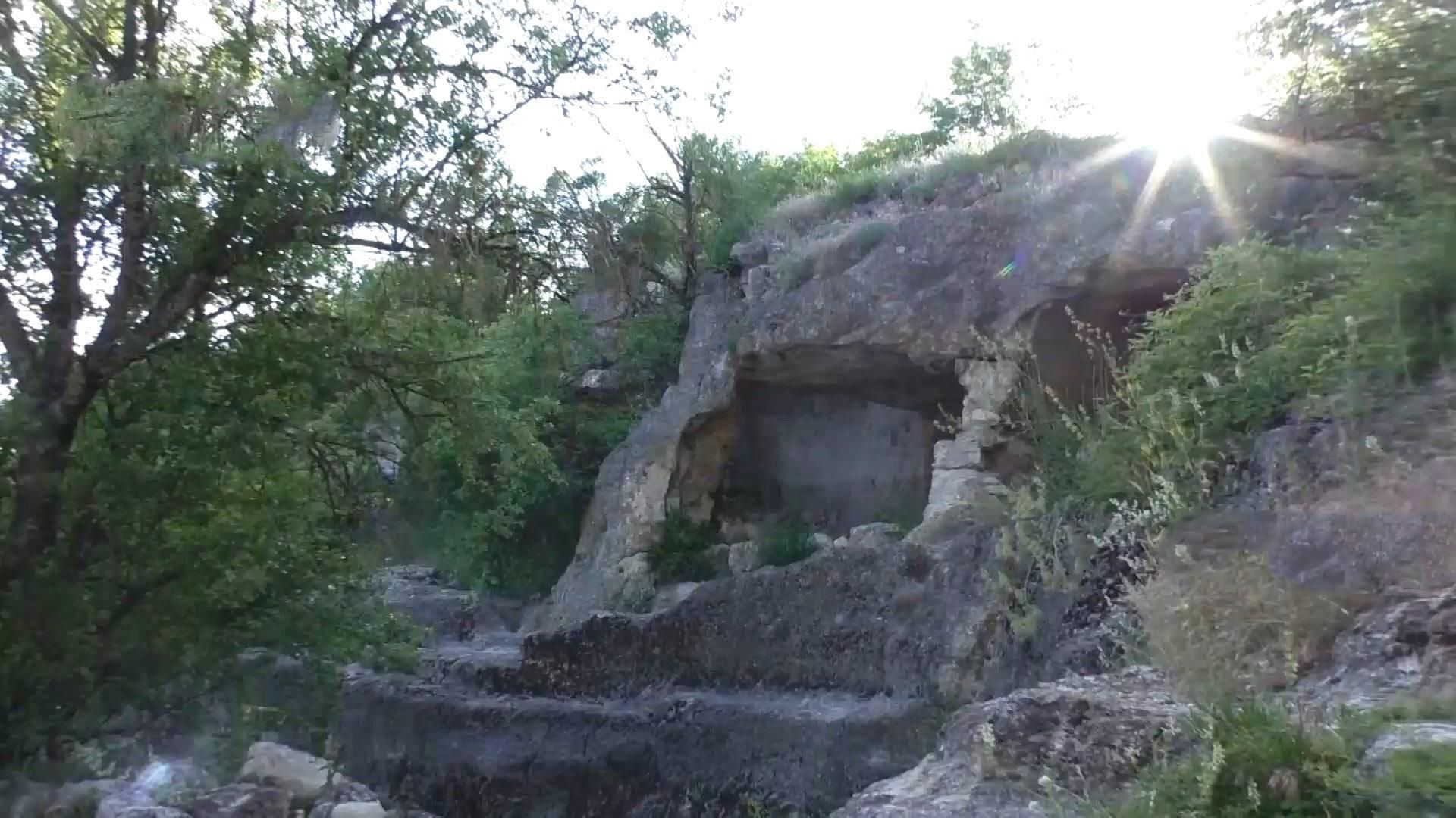 Для чого жителі кримських гір побудували мережу довжелезних тунелів