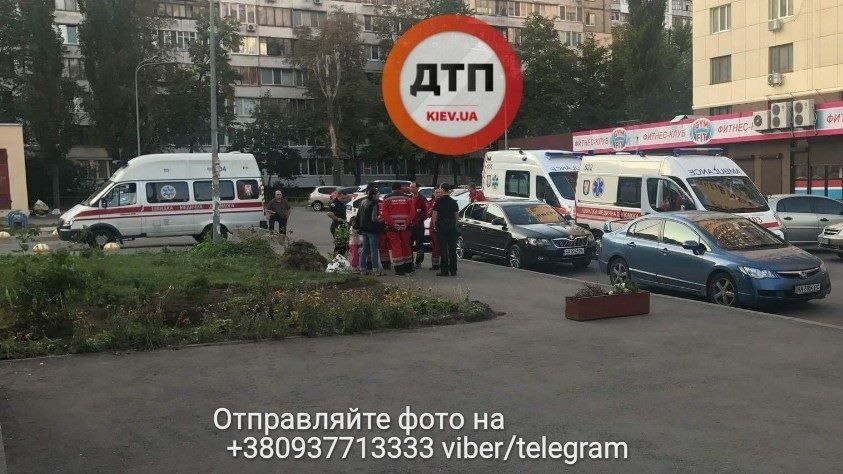 На дитячому майданчику у Києві трапилася стрілянина: опублікували фото