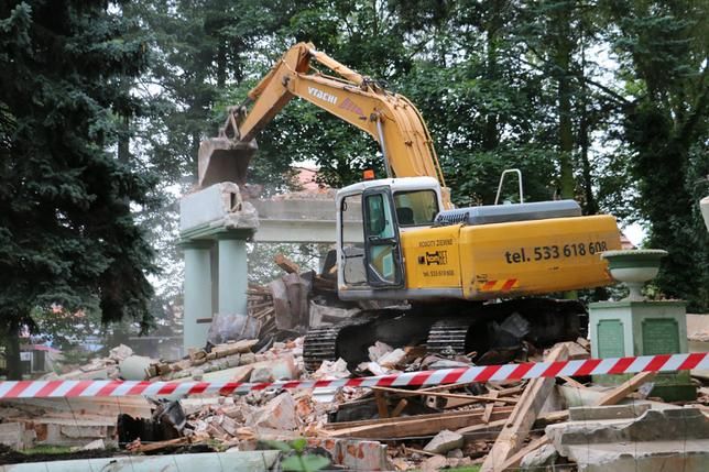 В Польше снесли мемориал Советской армии, что вызвало возмущение в России