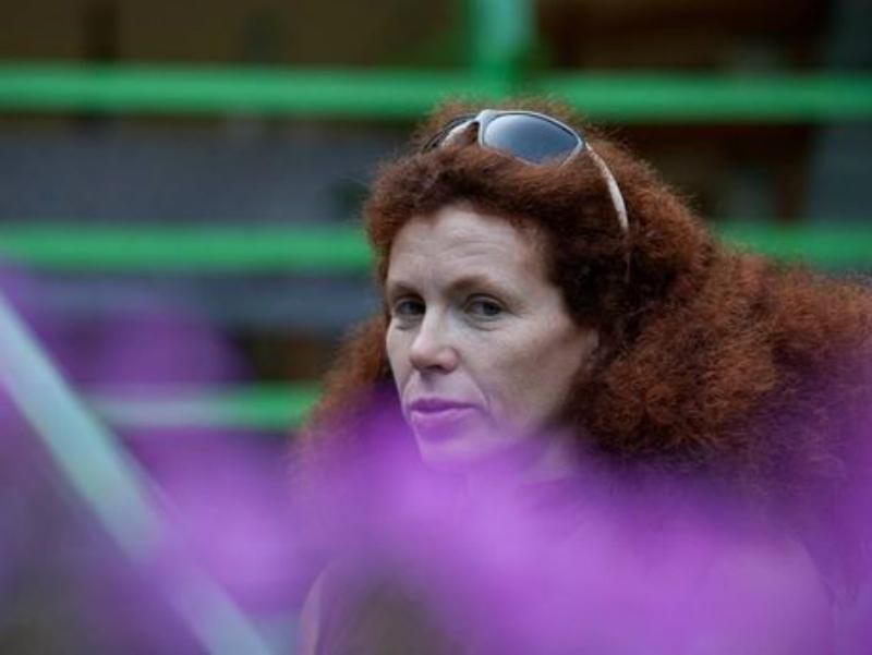 Известная оппозиционная российская журналистка покинула страну после поджога ее машины Известная оппозиционная российская журналистка покинула страну после поджога ее машины