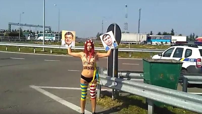 Гола Femen чекала на Саакашвілі на кордоні: відео 