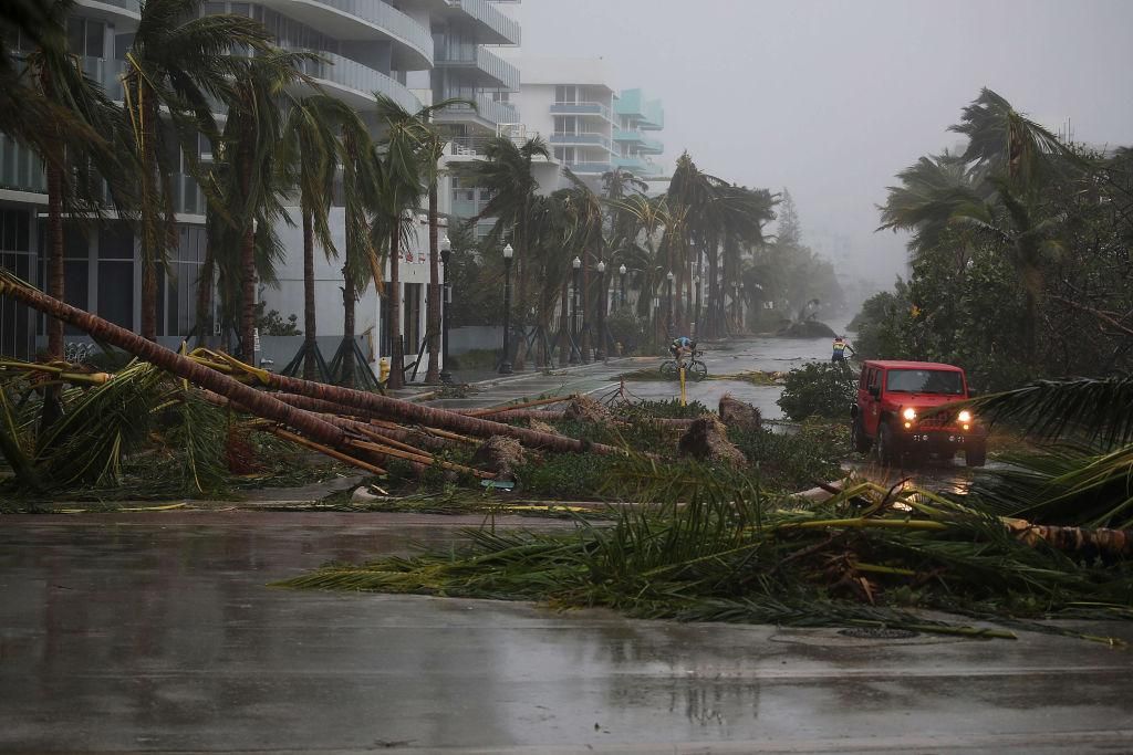 Из-за урагана "Ирма" во Флориде объявили режим большого стихийного бедствия