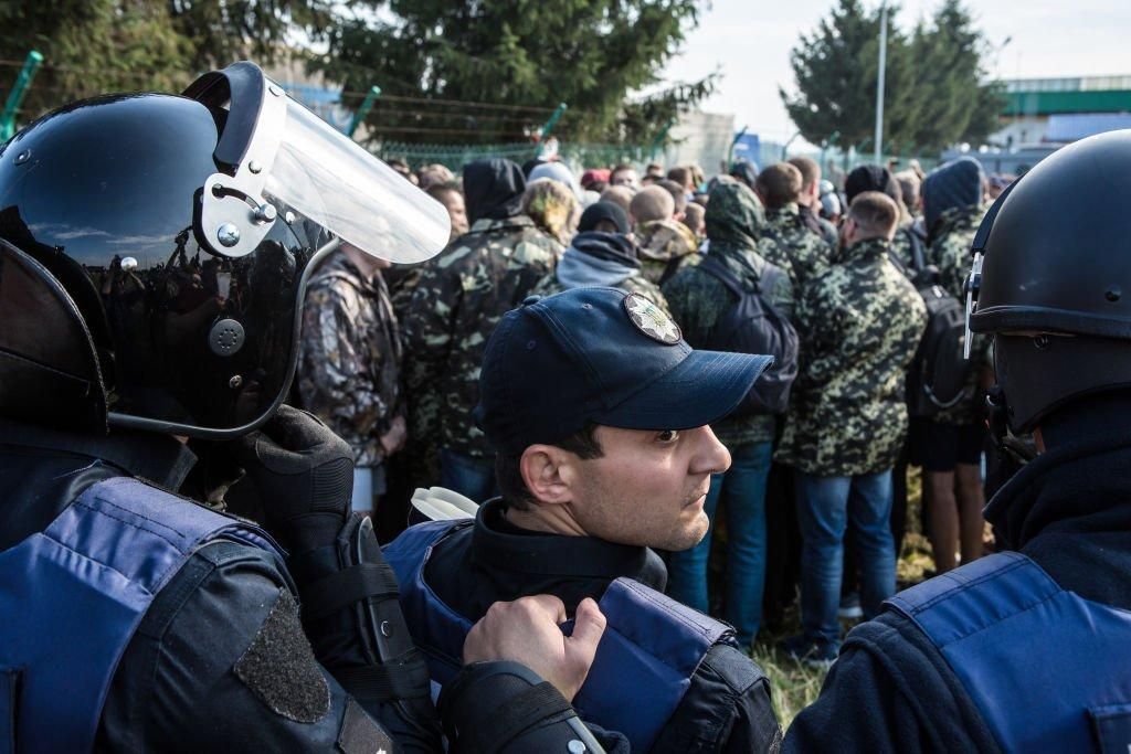 В полиции рассказали о количестве пострадавших правоохранителей во время прорыва Саакашвили через границу В полиции рассказали о количестве пострадавших правоохранителей во время прорыва Саакашвили через границу