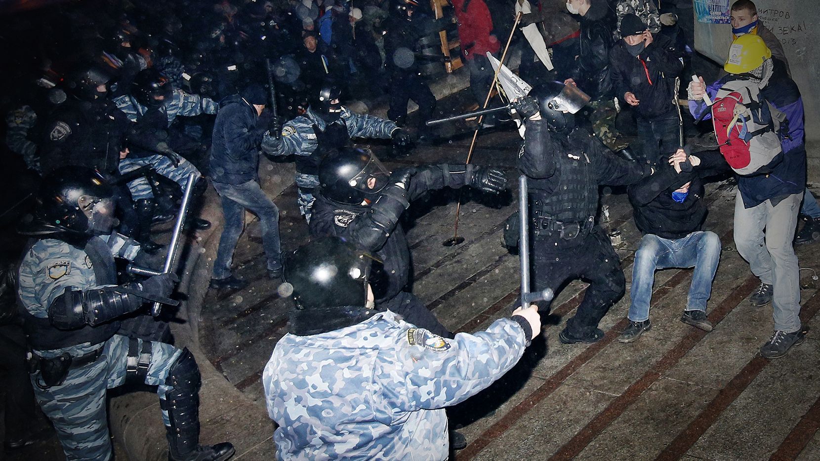 В деле разгона Евромайдана суд начал допрашивать потерпевших