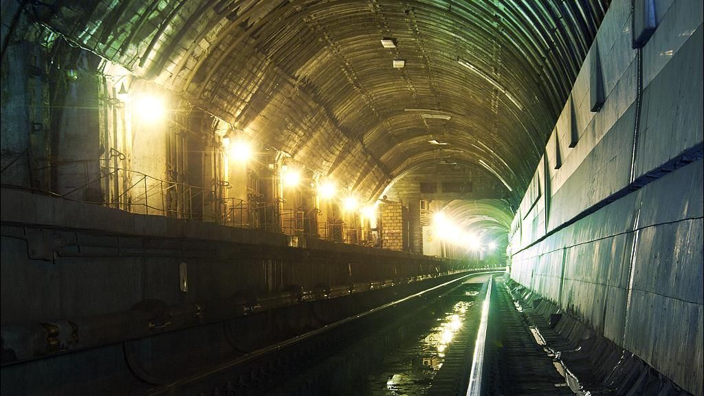 Пожар в метро в Киева: поезд застрял в тоннеле киевского метро