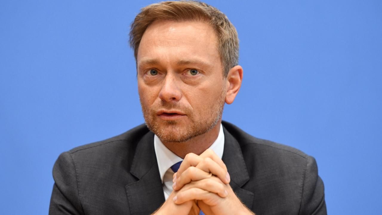 G8 в обмен на "Запад-2017": немецкий политик сделал неожиданное предложение Путину G8 в обмен на "Запад-2017": немецкий политик сделал неожиданное предложение Путину