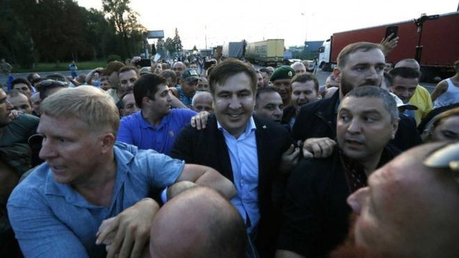 14 человек, прошедших с Саакашвили границу, прибыли на пункт пропуска для оформления протоколов